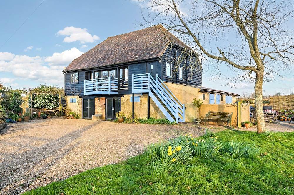 The Granary at Newage Farm in Lenham, Kent