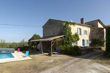 Gîte pour 8 personnes, avec piscine ainsi que jardin et terrasse à Villeréal