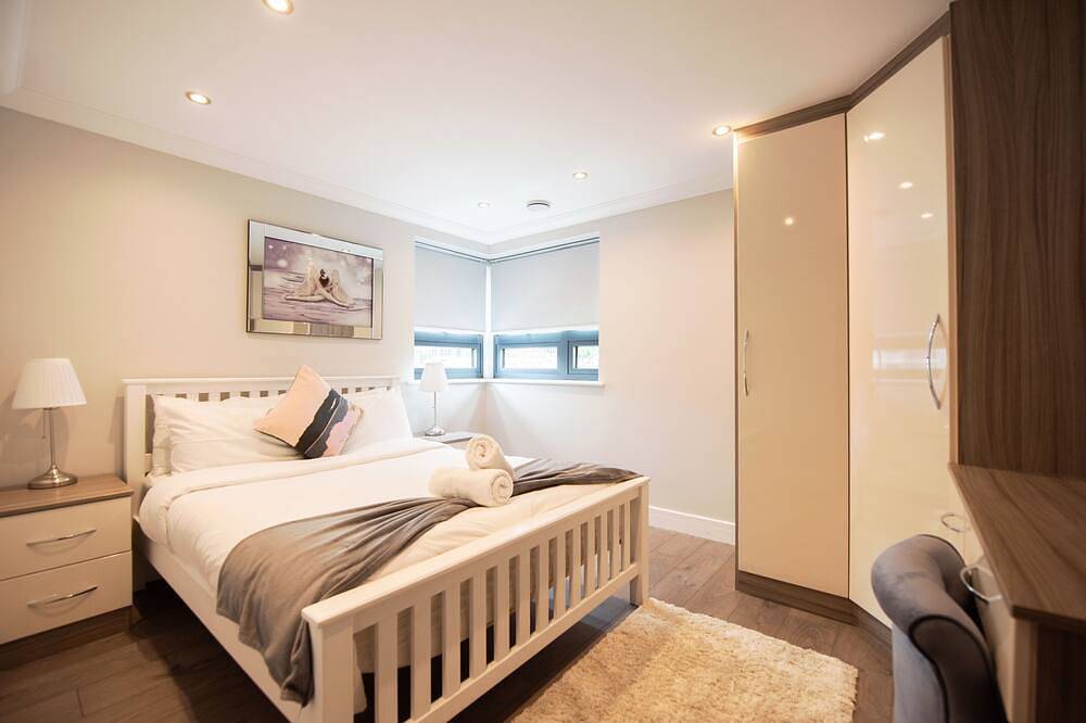 Appartement entier, Appartement-Supérieure-Salle de bain privée-Vue ville-2 Bedroom in Reading, Berkshire