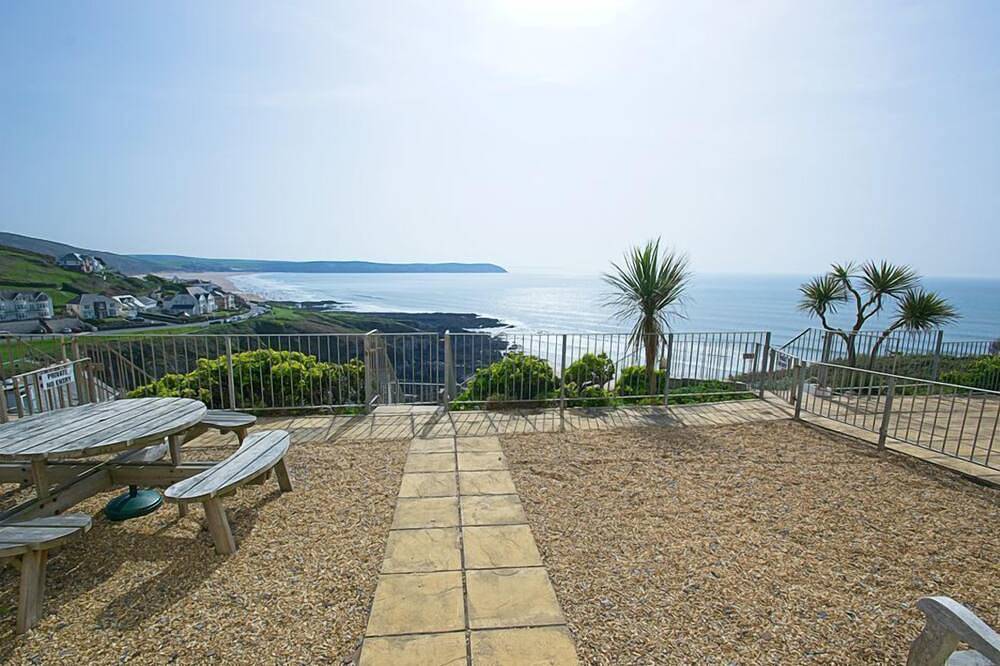 Comfortable 3 bed house with gorgeous sea views and outside terrace space. in Woolacombe, Devon