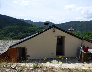 Gîte pour 2 personnes, avec terrasse et jacuzzi à Vebron