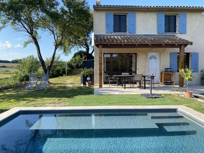 Chalet para 8 personas, con vistas además de jardín y piscina - 1