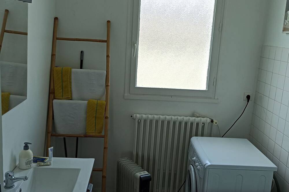 Entire apartment, Spacious, bright apartment 5 minutes from downtown Bourges. in Bourges, Bourges region