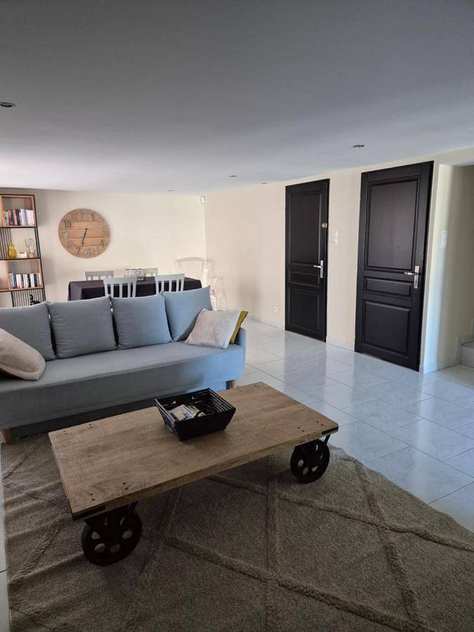 Appartement entier, One-Bedroom Apartment in Venouse, Région d'Auxerre