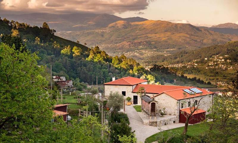 Apartamento de férias para 2 pessoas, com jardim e piscina e ainda vista em Ponte da Barca