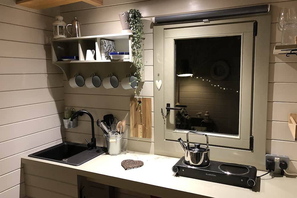 The Hide With Private Wood Fired Hot Tub. A truly romantic getaway on a Vineyard in Dorset