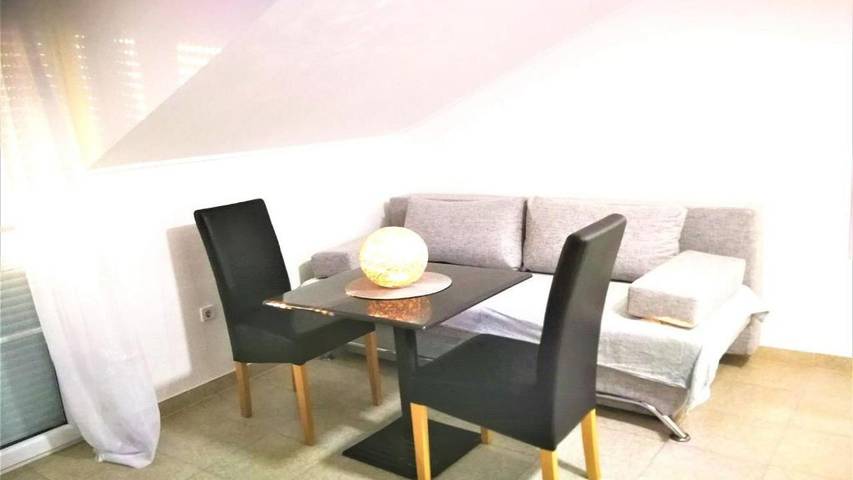 Ferienwohnung für 5 Personen, mit Pool und Terrasse in Obrovac