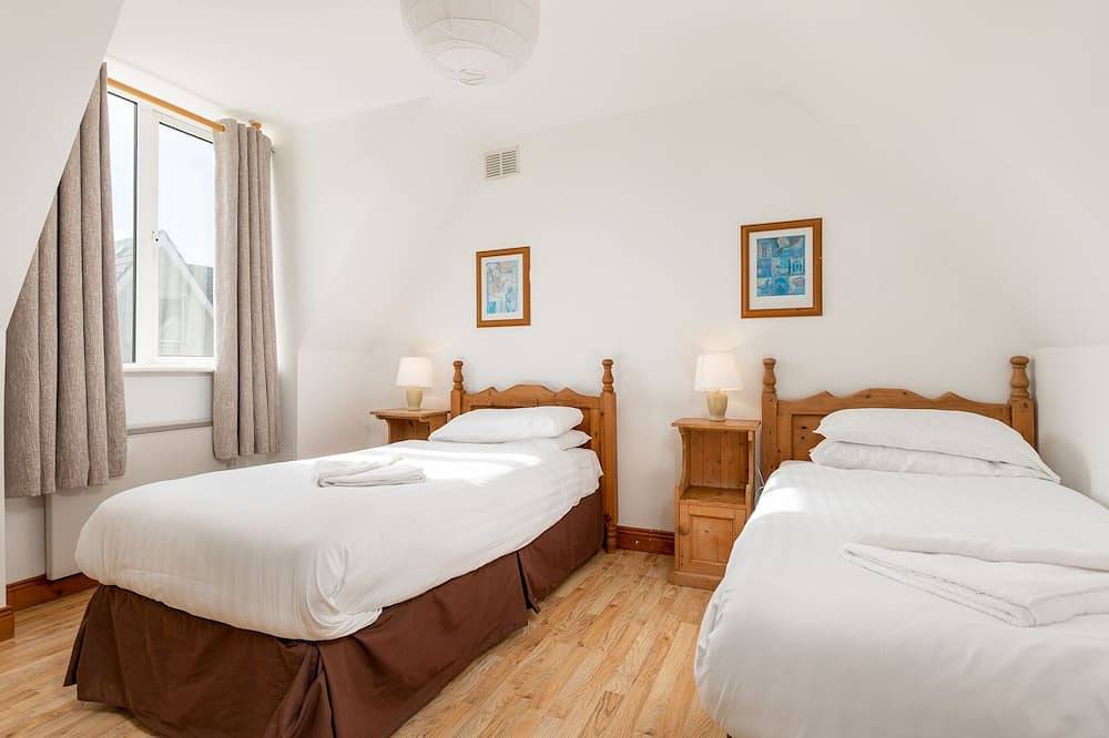 The Links 18, Amazing Location- Food, Drinks, Surf, & Golf! - 18 in Lahinch, County Clare