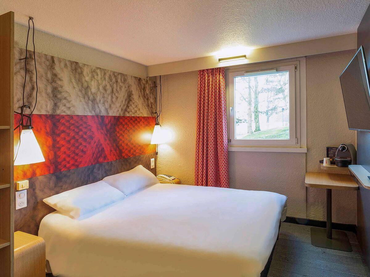 Standard Room with One Double Bed and One Single Bed in Villeneuve-d'Ascq, Région de Lille