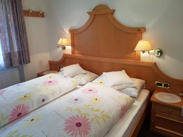 Chambre d’hôte pour 2 personnes, avec jardin ainsi que vue et terrasse à Wolkenstein - 4