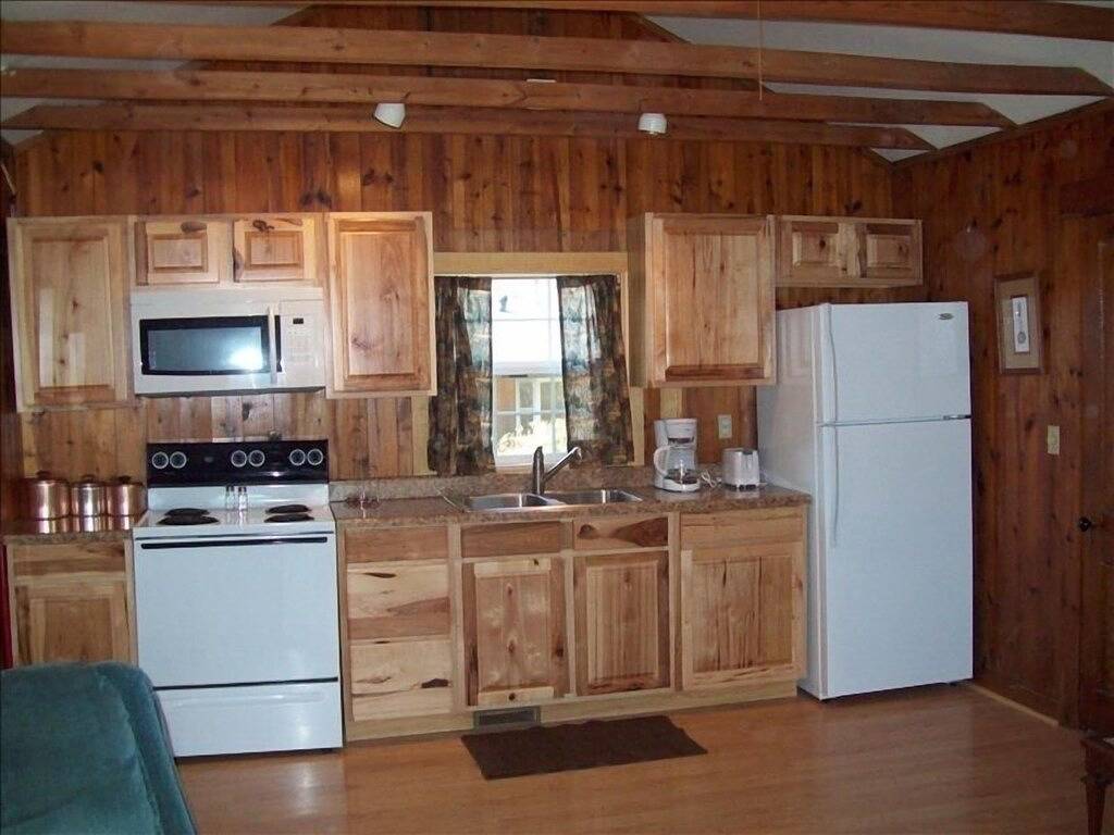 Abgelegene, ruhige Hütte am Bluff mit Blick auf den See in Ouachita National Forest