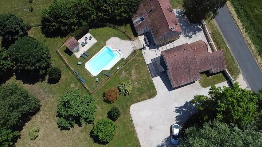 Location de vacances pour 10 personnes, avec Terrasse ainsi que Jardin et Piscine à Mars-sur-Allier - 2