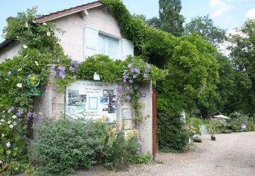 Gîte pour 11 personnes, avec jardin et vue à Ermenonville