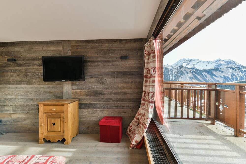 Geheel appartement, Ski-in: Renovated 2Br Apartment with Parking in Courchevel 1850 in Courchevel 1850, Saint-Bon-Tarentaise