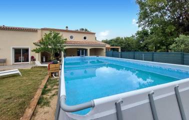 Location de vacances pour 8 personnes, avec piscine à Régusse