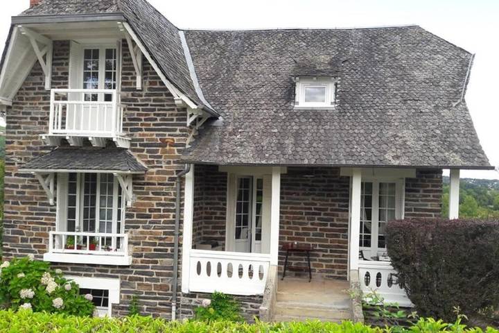 Location de vacances pour 8 personnes, avec jardin et vue, adapté aux familles à Voutezac - 4