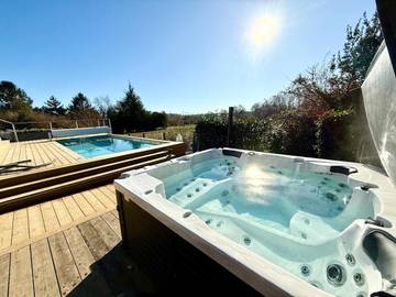 Location de vacances pour 13 personnes, avec piscine ainsi que jardin et jacuzzi à Boucau