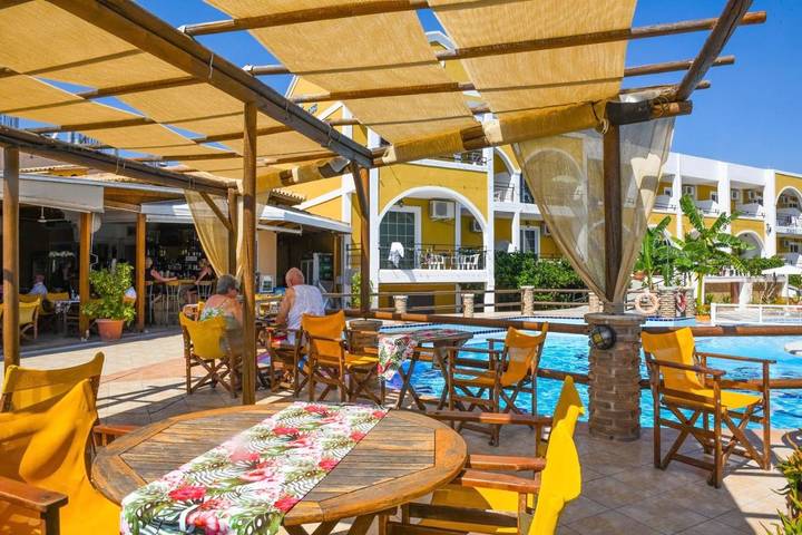 Hotel für 5 Personen, mit Balkon und Terrasse sowie Garten und Kinderpool in Kalamaki - 2