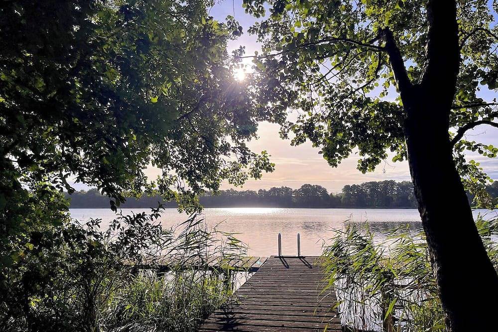 Großzügiges Ferienhaus direkt am See – Mecklenburgische Seenplatte in Burg Stargard, Mecklenburg-Strelitz