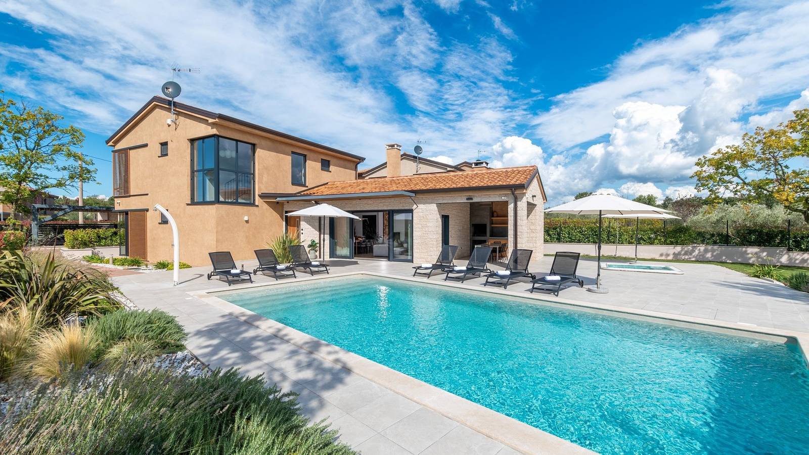 Moderne Villa Pedena Kadumi mit Swimmingpool, Whirlpool und sauna in Grad Poreč, Porec und Umgebung