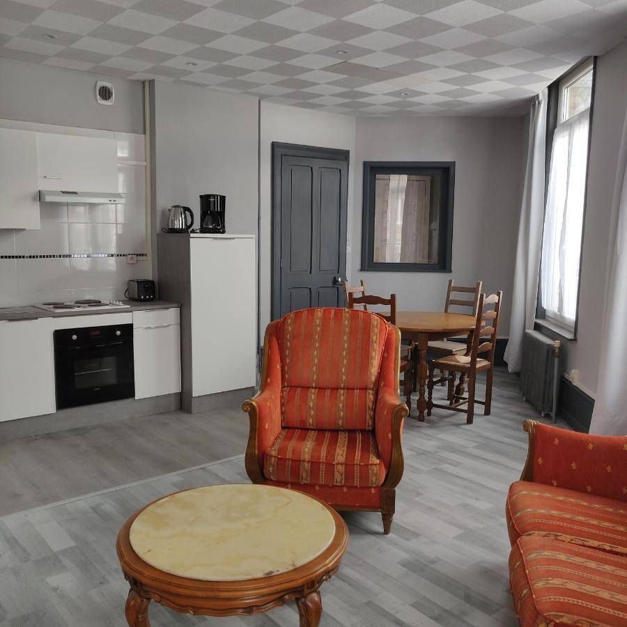 Appartement entier, Two-Bedroom Apartment in Fourmies, Avesnes-sur-Helpe