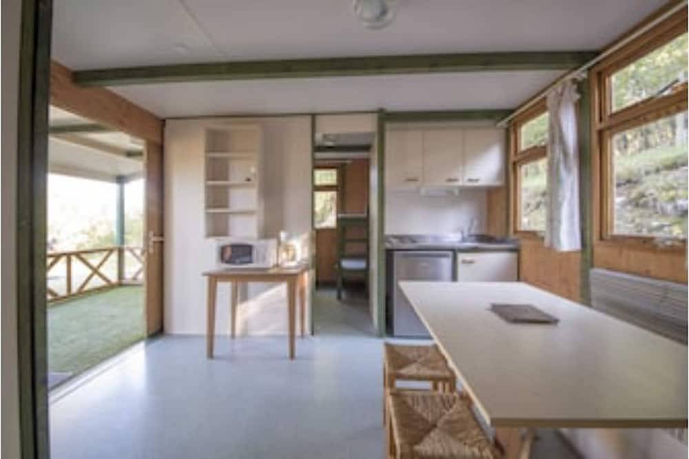 Les chalets se trouvent dans une colline N2 in Saint-Chamarand, Quercy