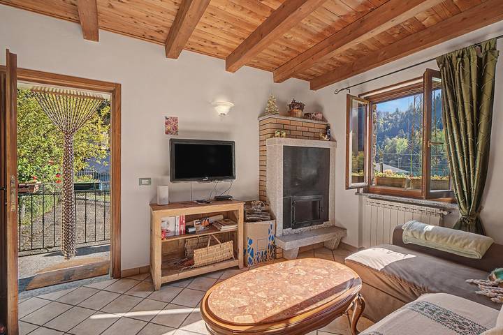 Apartamento entero, Apartamento 'Casa Prucci' con vistas a las montañas, jardín privado y Wi-Fi in Pontegrande (Bannio Anzino), Bannio Anzino