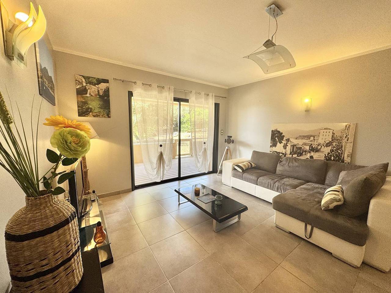 Entire holiday apartment, One-Bedroom Apartment with Garden – Close to Shops and Town Center in Propriano, Arrondissement de Sartène