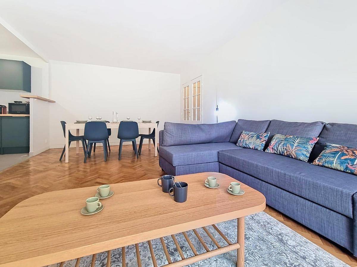 Appartement entier, Three-Bedroom Apartment in Le Kremlin-Bicêtre, Val-de-Marne