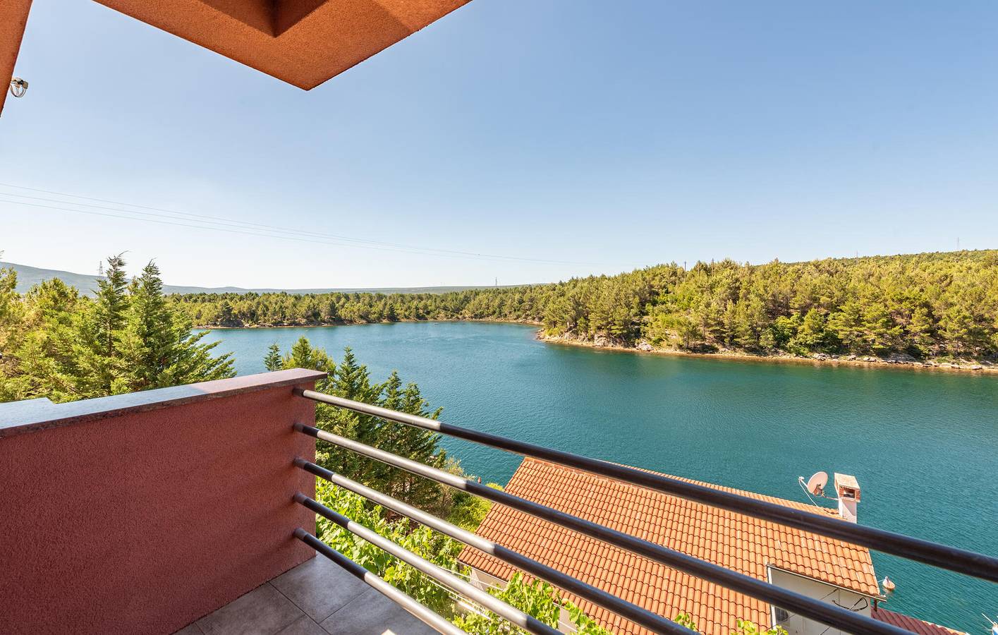Ganze Ferienwohnung, Urlaub am Meer: Apartment mit Meerblick, WLAN und Terrasse in Obrovac, Zadar