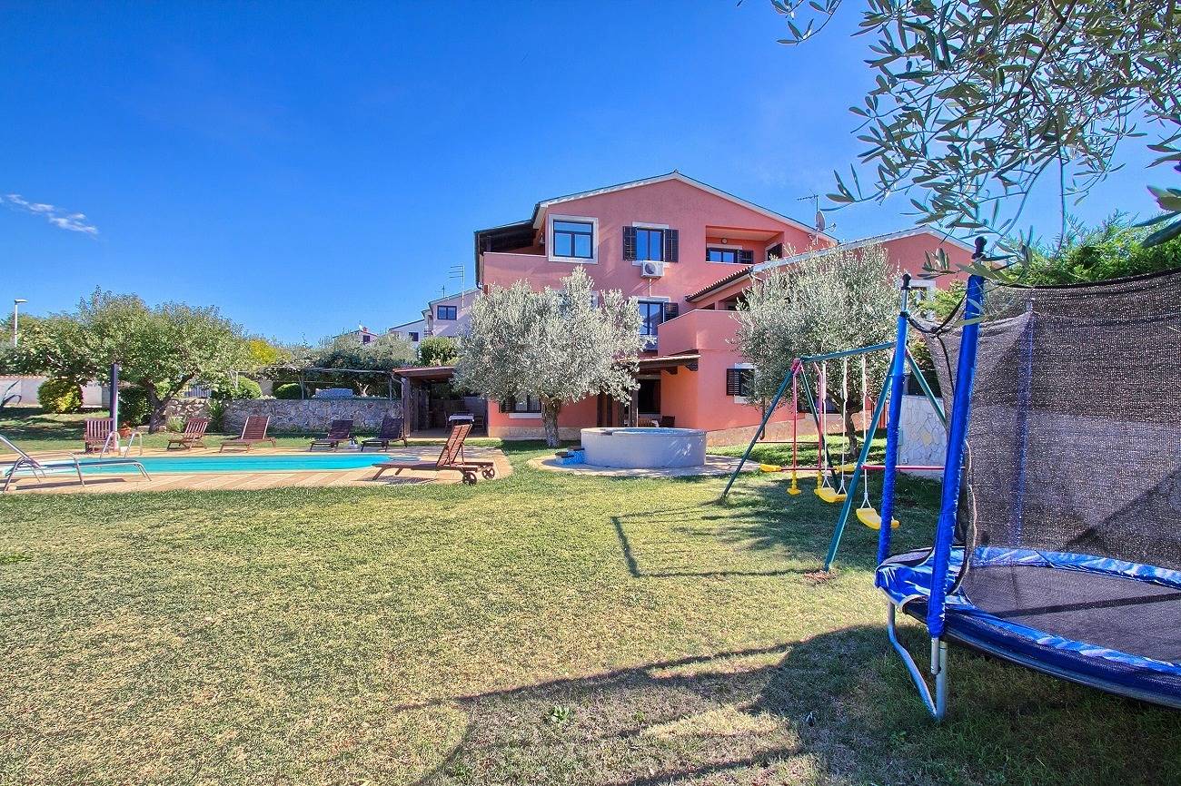 Appartement entier, 400 Meter zum Strand mit Pool, Whirlpool, Wlan in Banjole, Côte Sud d'Istrie