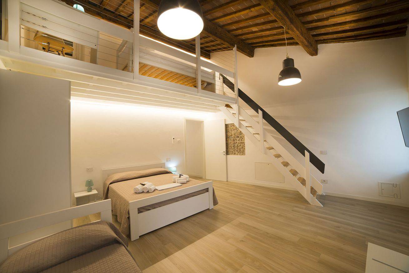 Appartamento intero, Elegante e luminoso appartamento con 4 posti letto. in Centro Storico di Verona, Verona