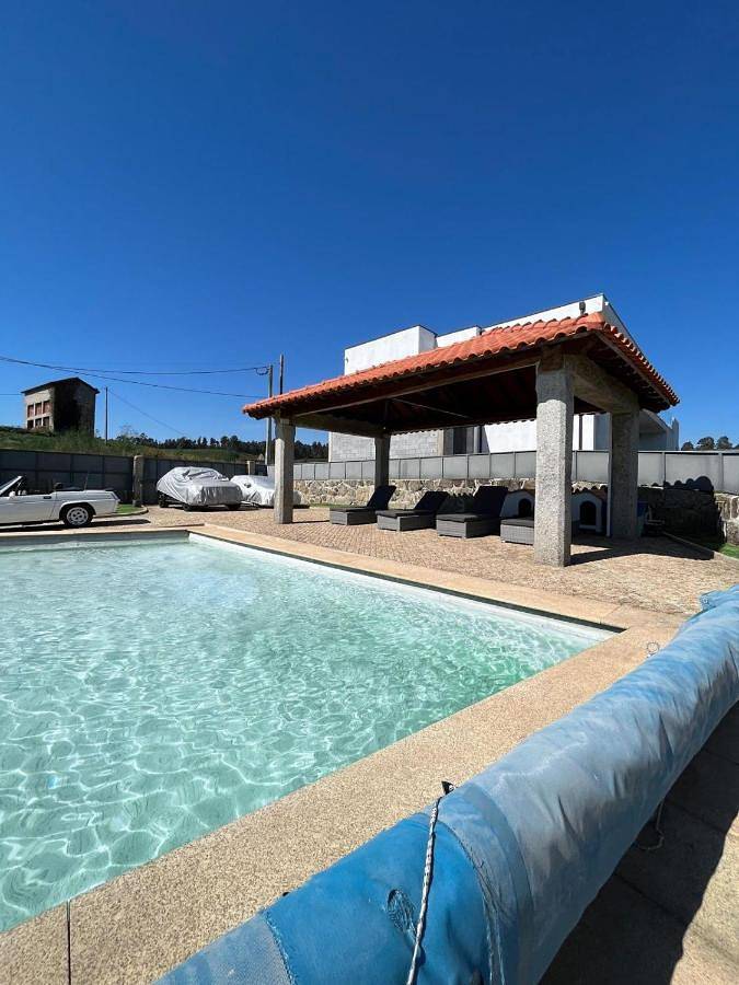Location de vacances pour 6 personnes, avec jardin ainsi que piscine et vue à Lousada