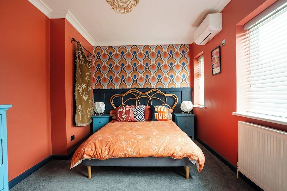 Retro Margate Getaway | Sleeps 6 | 10 Minute Walk to Beach & Old Town in Botany Bay, Kent