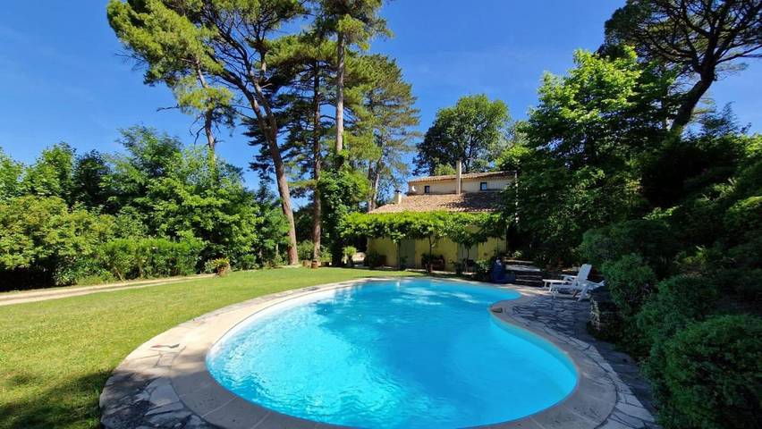 Gîte pour 2 personnes, avec vue ainsi que piscine et jardin à Aubignan - 2