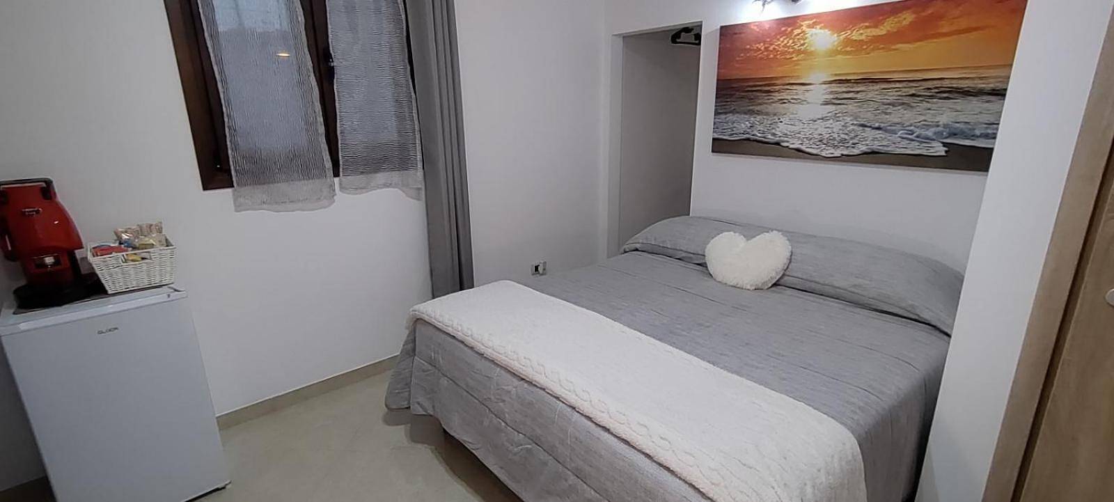 Apartamento entero, Apartamento 'L'aurora' con terraza compartida, Wi-Fi y aire acondicionado in San Vito dei Normanni, Salento