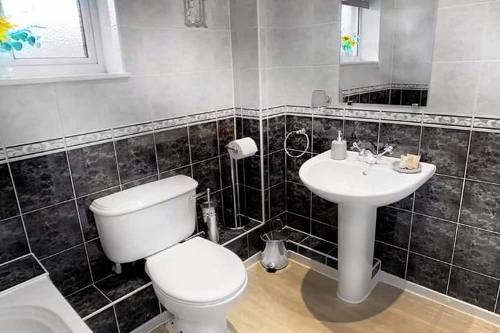 Woking - 2 Bedroom House - With Garden in Woking, Surrey