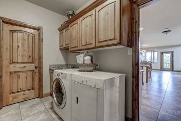 Log Cabin for 14 Guests in Zion National Park, Utah, Picture 2