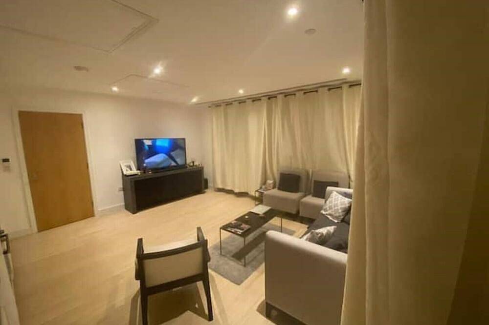 Apartment for 6 People in Croydon, London