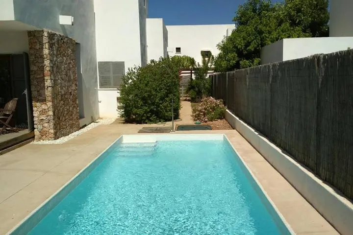 Casa de vacaciones para 6 personas, con vistas además de piscina y jardín - 1