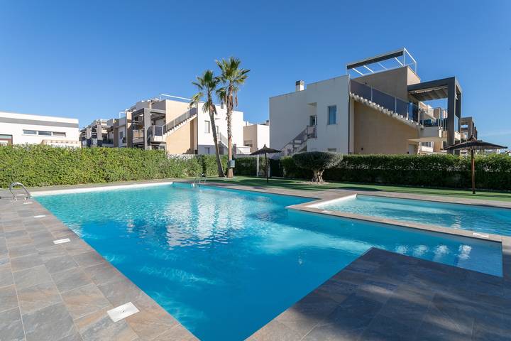 Ferienhaus für 6 Personen, mit Balkon und Garten sowie Kinderpool und Sauna in Guardamar del Segura