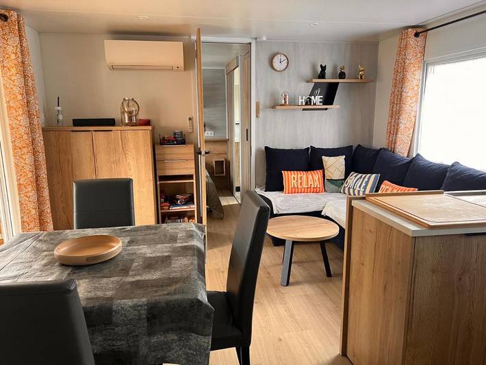 Camping pour 7 personnes, avec bassin pour enfant ainsi que terrasse et piscine à La Tremblade