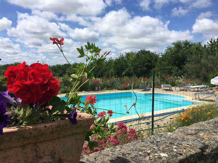 Gîte pour 7 personnes, avec piscine ainsi que jardin et terrasse