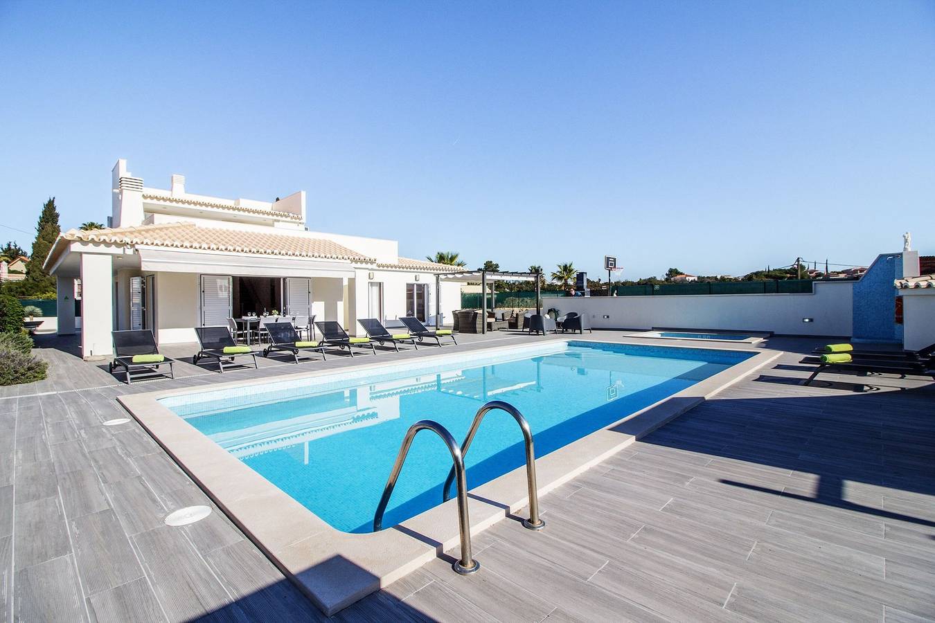 Villa für 8 Personen mit Terrasse in Estômbar, Lagoa