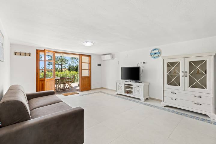 Apartamento entero, Apartamento 'Giagiumar' con vistas al mar, terraza privada y aire acondicionado. in Torre dei Corsari, Arbus (Municipio)