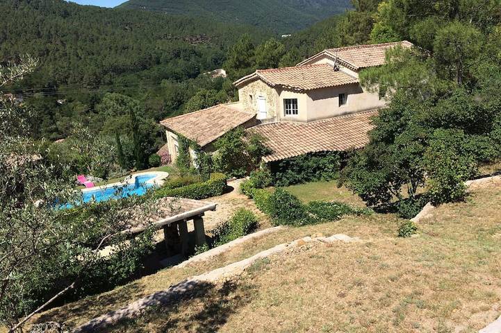 Gîte pour 8 personnes, avec terrasse à Saint-Jean-de-Valériscle