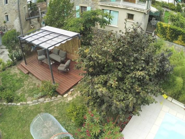 Location de vacances pour 2 personnes, avec terrasse et jardin ainsi que vue et piscine à Les Ollières-sur-Eyrieux - 4