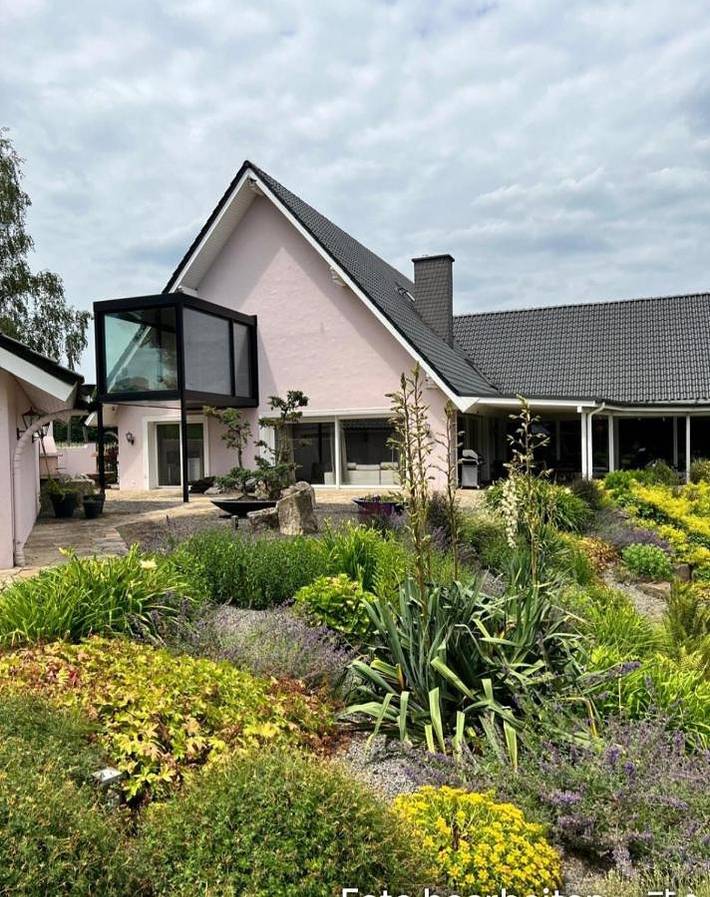 Villa für 9 Personen, mit Balkon und Whirlpool sowie Terrasse und Garten