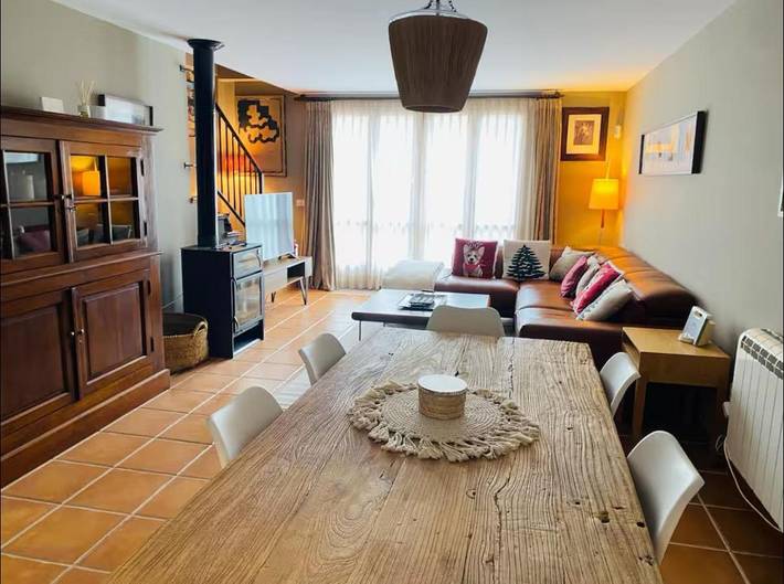 Casa rural para 6 personas, con Balcón y Terraza además de Jardín y Vistas en Miravete de la Sierra