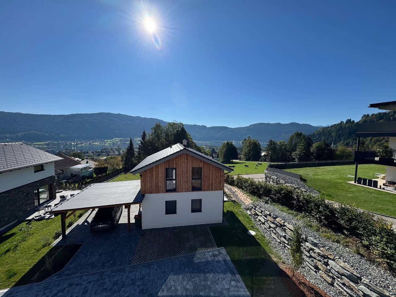 Ferienhaus 'Almrausch' mit Seeblick, privater Terrasse und Wlan in Bodensdorf, Gerlitzen